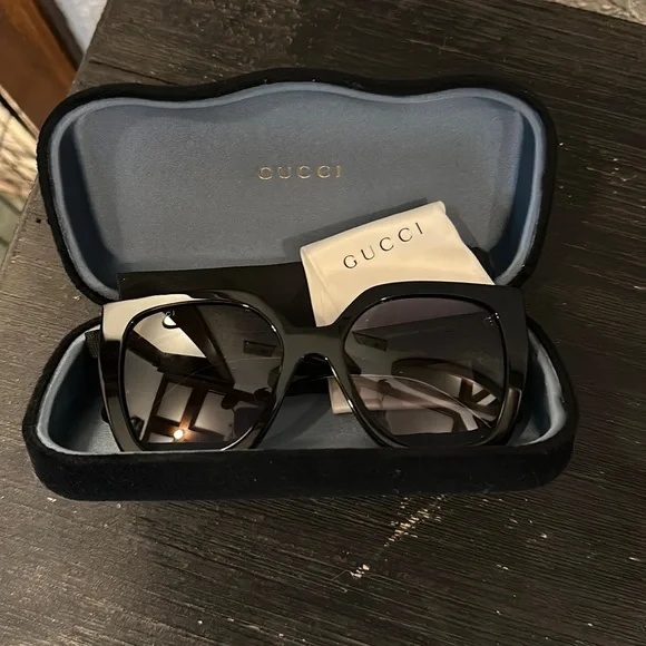 Gucci | Accessories | Gucci Womens Oversized Sunglasses With  display picture 3